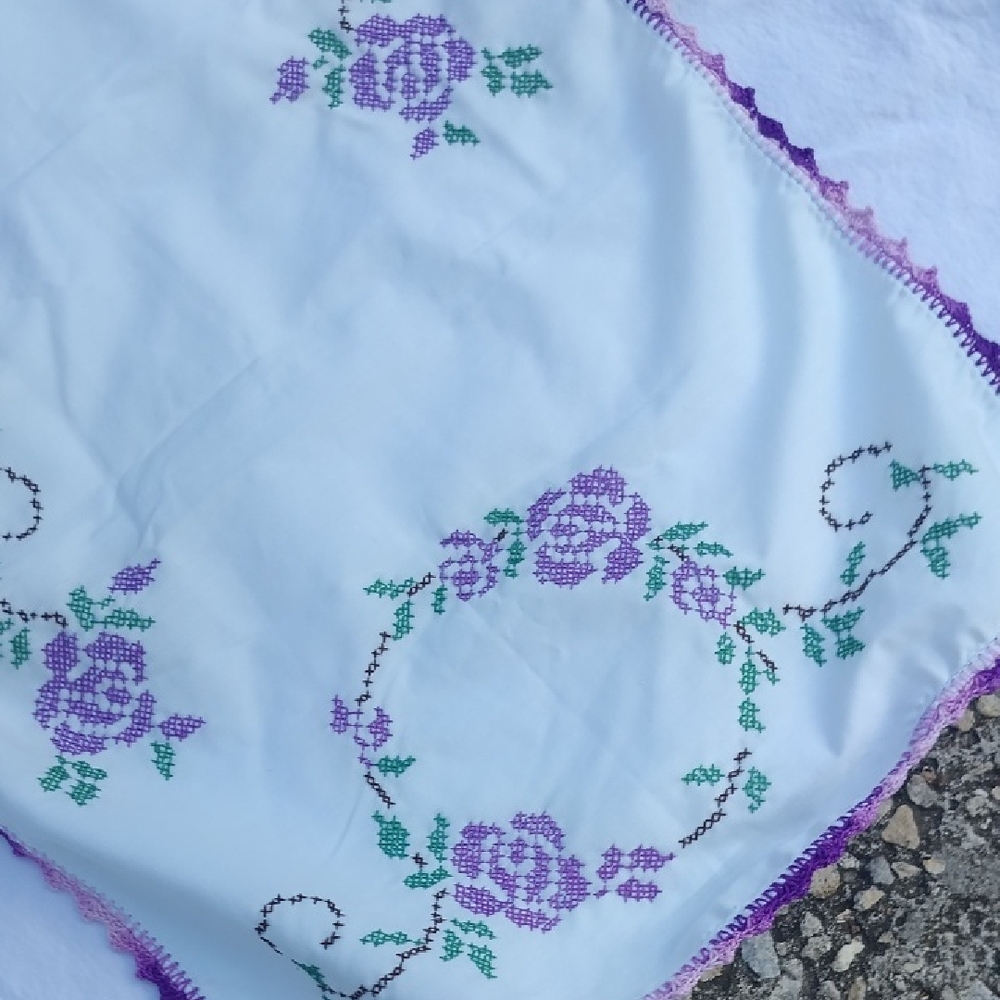 '50s Vintage Hand Stitched And Crocheted Purple Fabric Floral Runner For Table